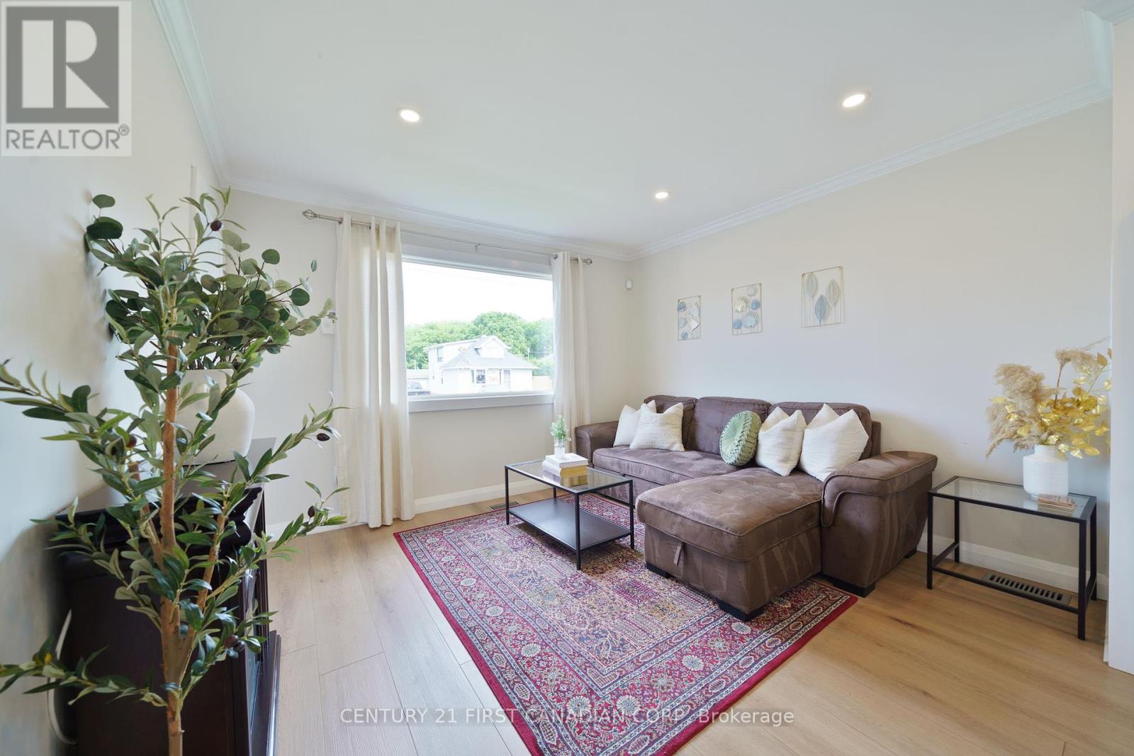 79 Hume Street, London East (East M), Ontario  N5Z 2P1 - Photo 5 - X12409058