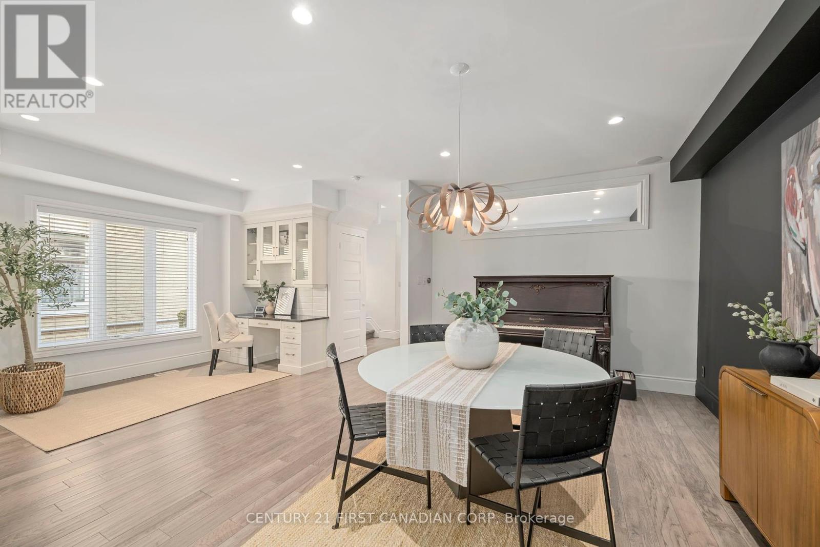239 Tecumseh Avenue E, London South, Ontario  N6C 1S7 - Photo 14 - X12409070