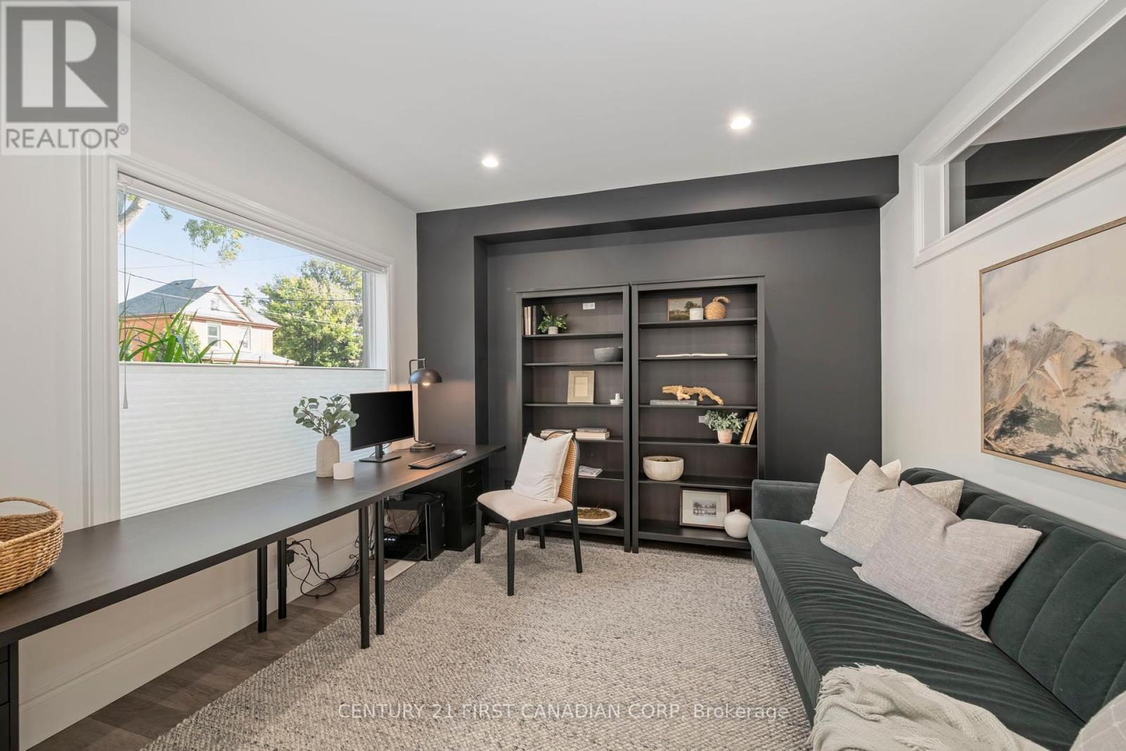 239 Tecumseh Avenue E, London South, Ontario  N6C 1S7 - Photo 6 - X12409070