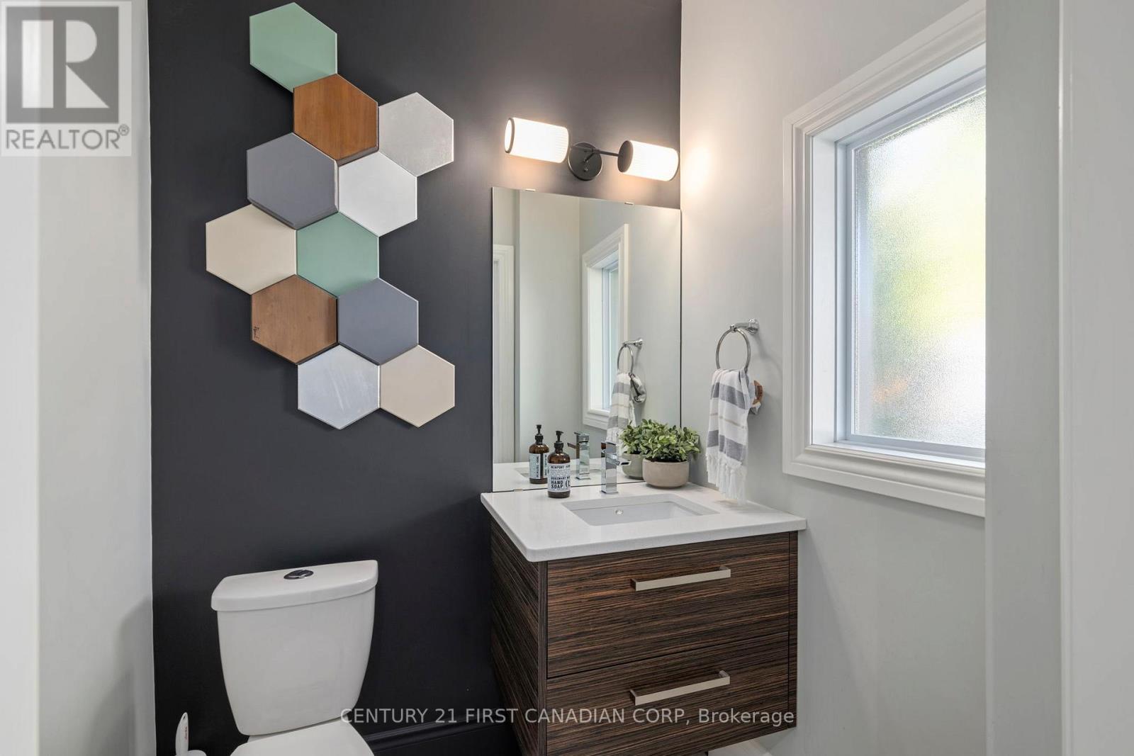 239 Tecumseh Avenue E, London South, Ontario  N6C 1S7 - Photo 7 - X12409070