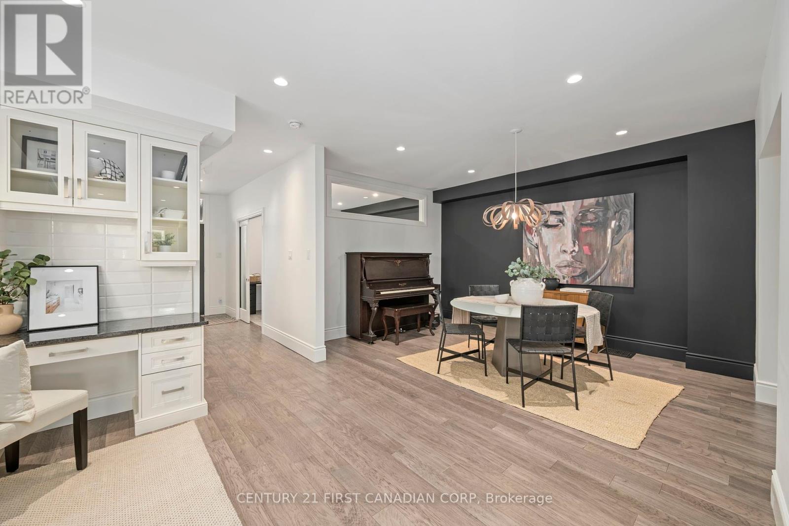 239 Tecumseh Avenue E, London South, Ontario  N6C 1S7 - Photo 9 - X12409070