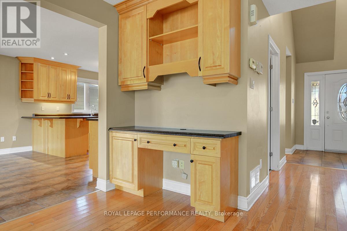 16 Settlement Lane, Russell, Ontario  K4R 0A4 - Photo 10 - X12408960