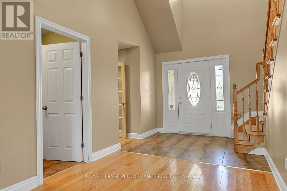 16 Settlement Lane, Russell, Ontario  K4R 0A4 - Photo 5 - X12408960
