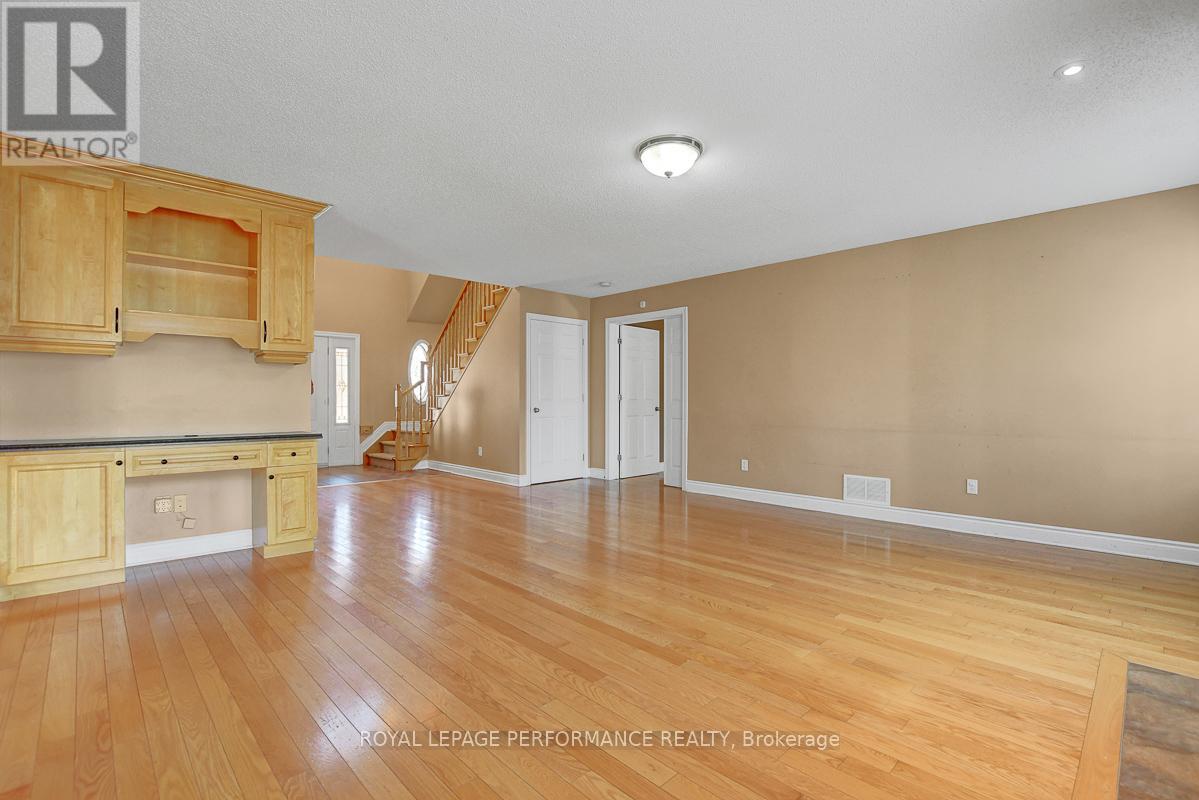 16 Settlement Lane, Russell, Ontario  K4R 0A4 - Photo 8 - X12408960