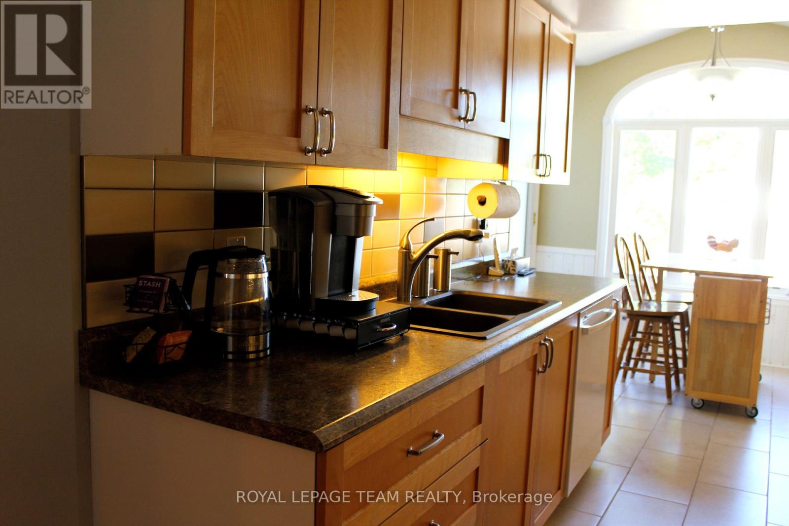 19 Locheland Crescent, Ottawa, Ontario  K2G 6H2 - Photo 10 - X12409009
