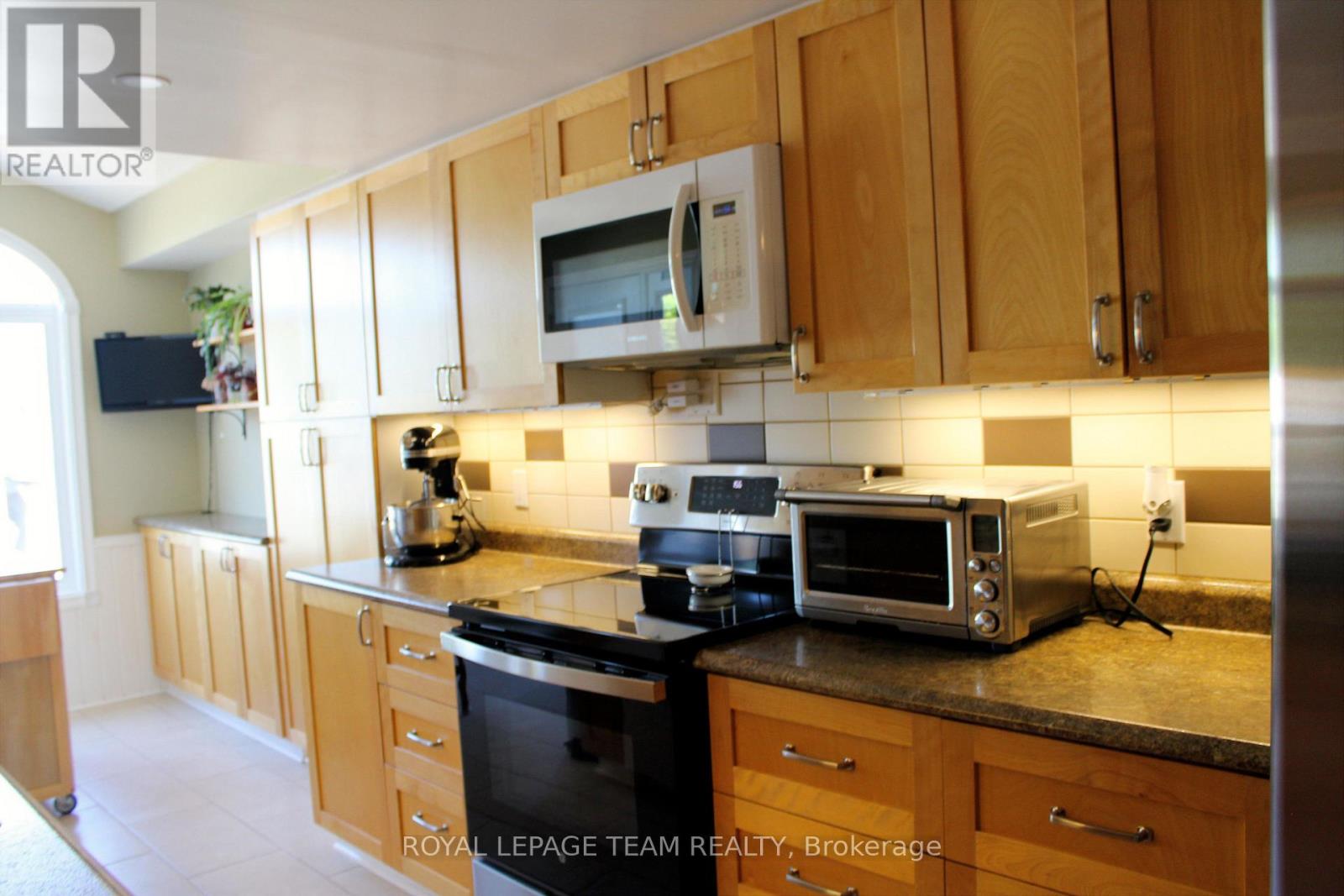 19 Locheland Crescent, Ottawa, Ontario  K2G 6H2 - Photo 11 - X12409009