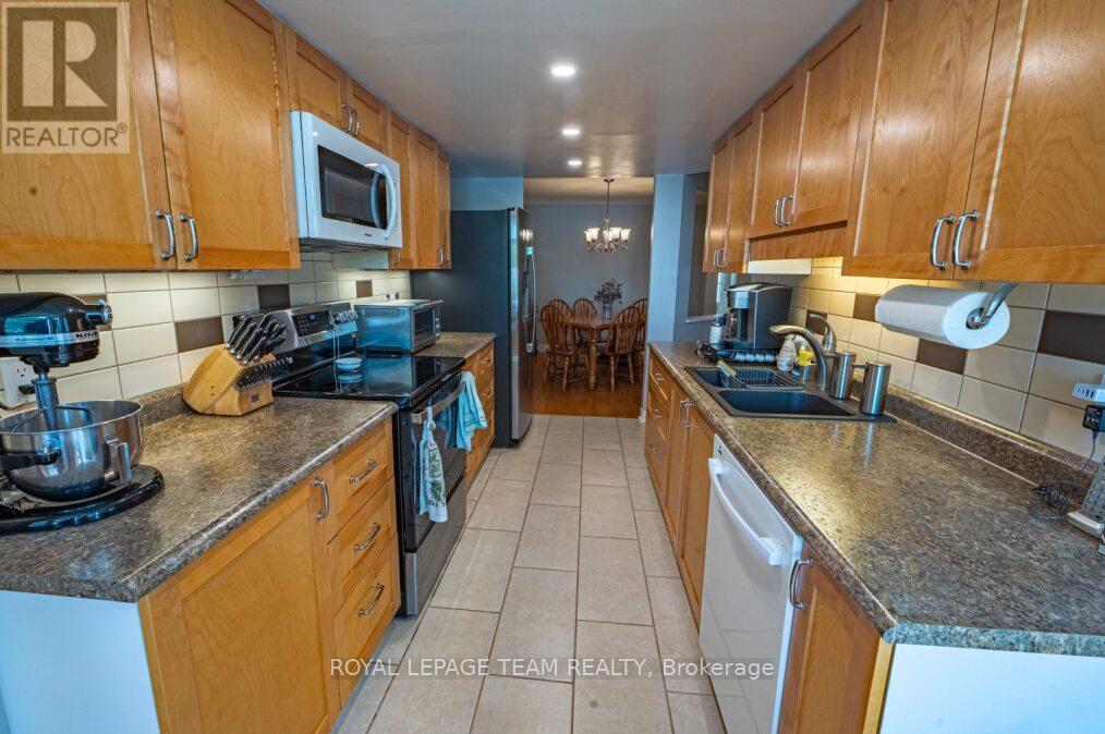 19 Locheland Crescent, Ottawa, Ontario  K2G 6H2 - Photo 20 - X12409009