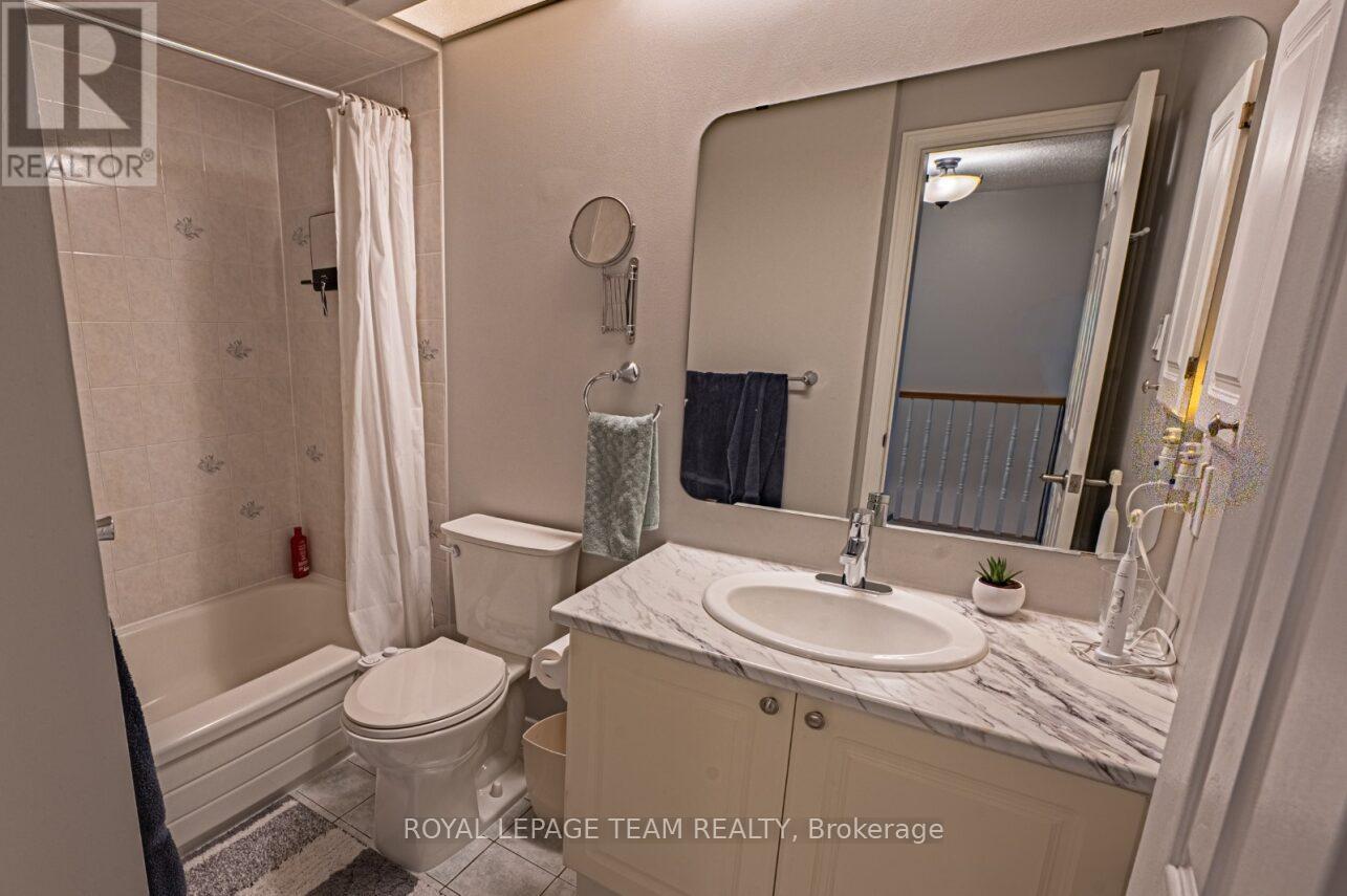 19 Locheland Crescent, Ottawa, Ontario  K2G 6H2 - Photo 32 - X12409009