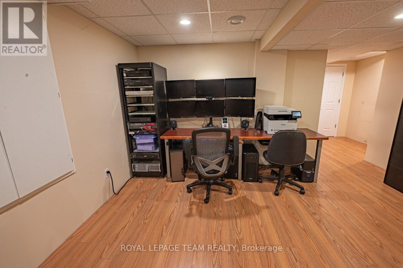 19 Locheland Crescent, Ottawa, Ontario  K2G 6H2 - Photo 37 - X12409009