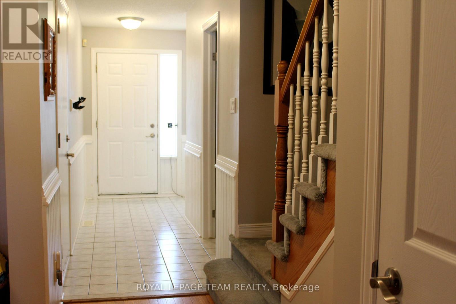 19 Locheland Crescent, Ottawa, Ontario  K2G 6H2 - Photo 6 - X12409009