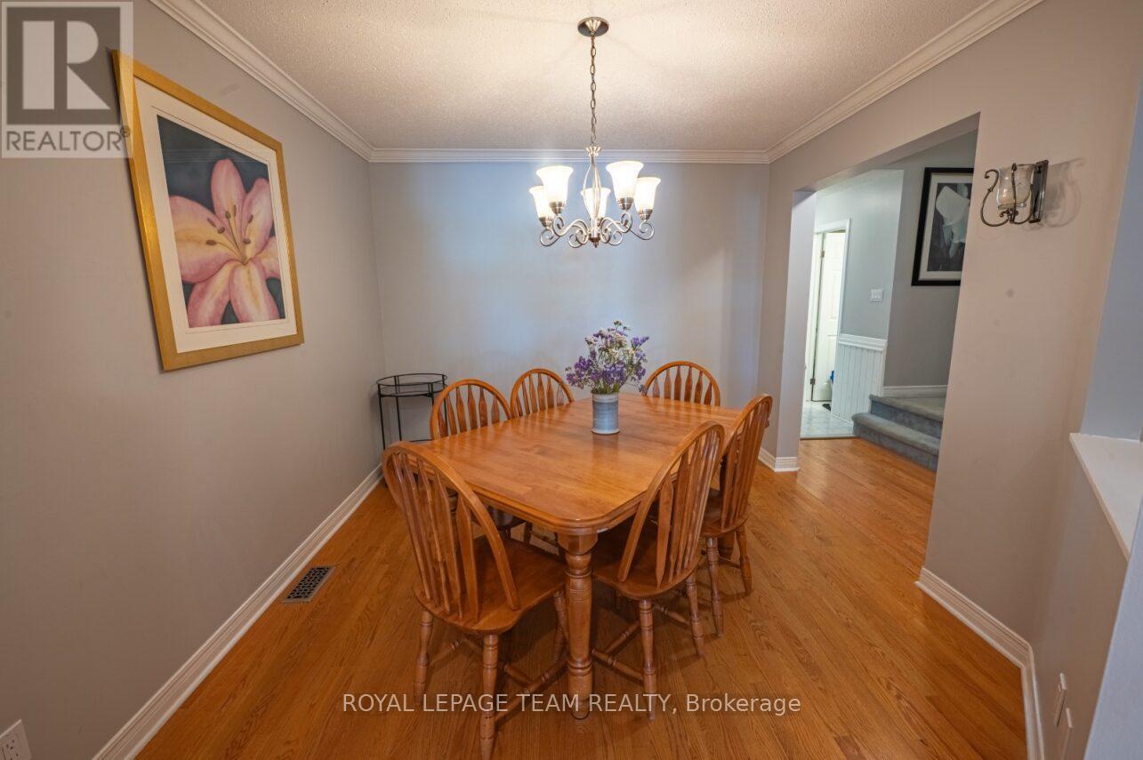 19 Locheland Crescent, Ottawa, Ontario  K2G 6H2 - Photo 8 - X12409009
