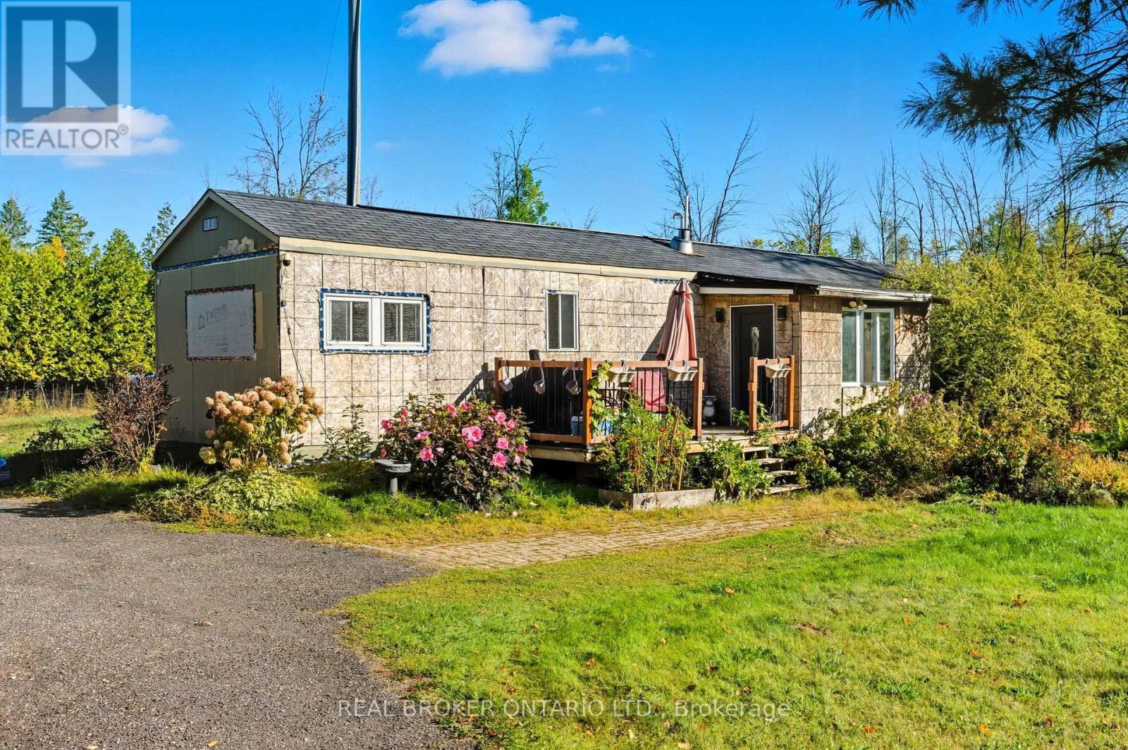 1011 Whitney Road, North Grenville, Ontario  K0G 1J0 - Photo 5 - X12409114