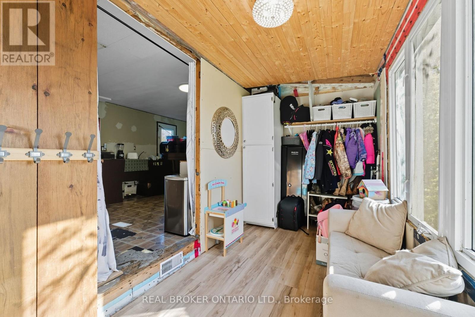 1011 Whitney Road, North Grenville, Ontario  K0G 1J0 - Photo 8 - X12409114