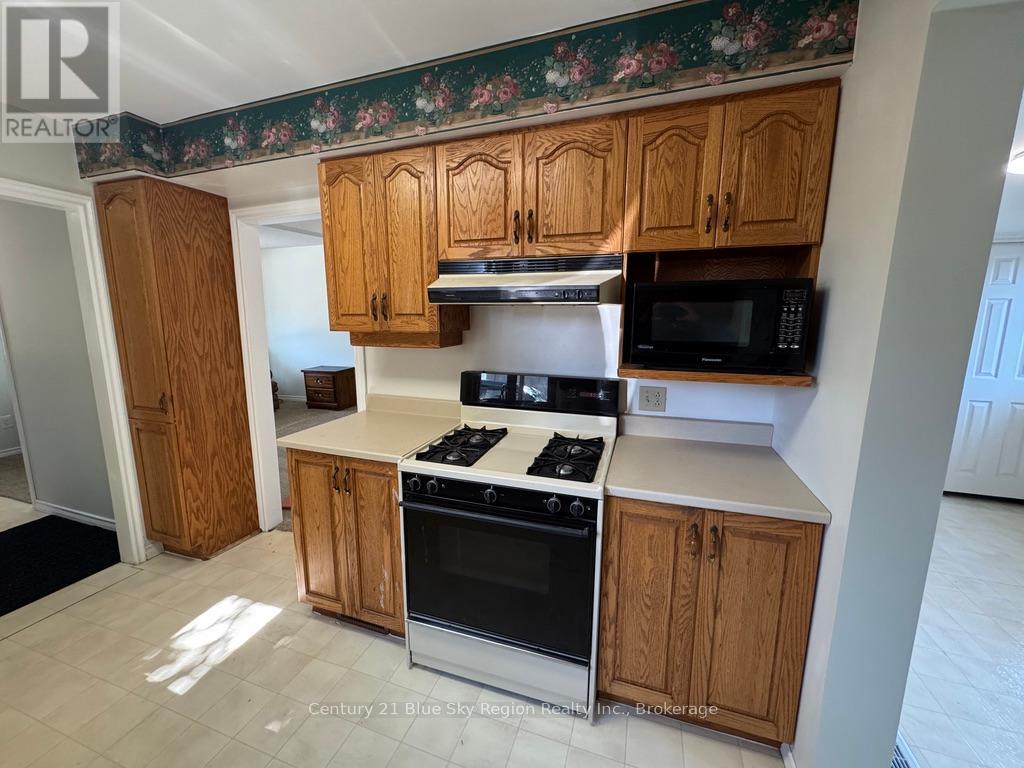 140 Fifth Avenue W, North Bay, Ontario  P1B 3N5 - Photo 4 - X12409022