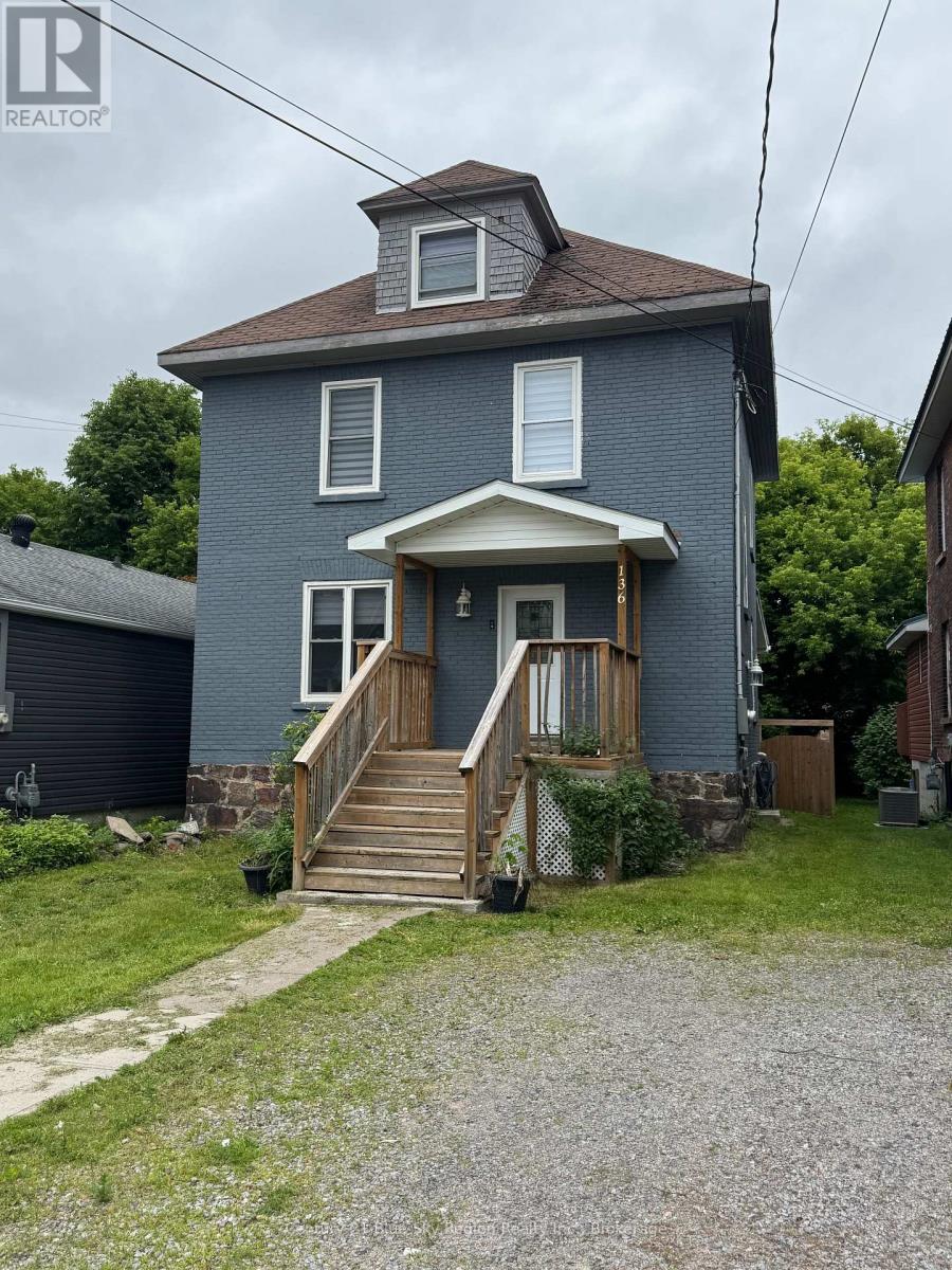 136 Second Avenue E, North Bay, Ontario  P1B 1L2 - Photo 1 - X12409067
