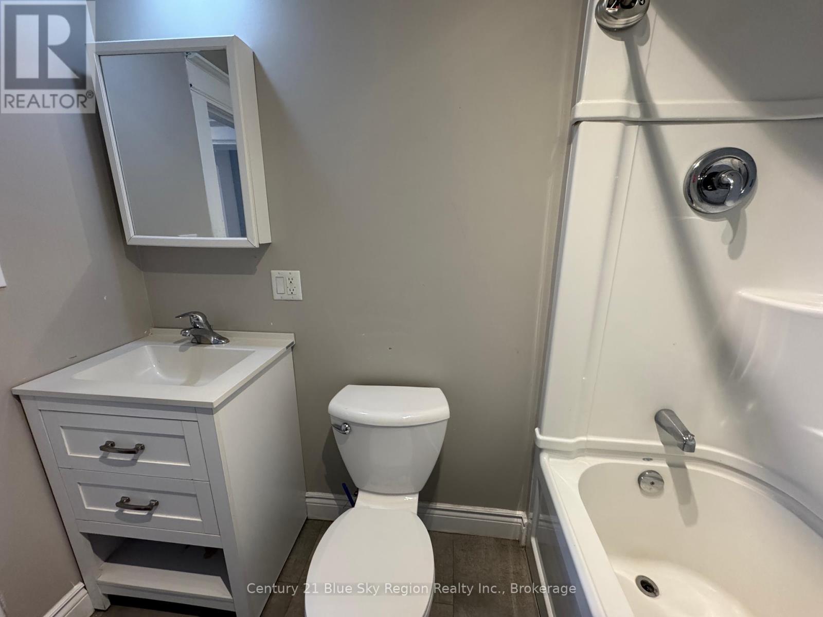 136 Second Avenue E, North Bay, Ontario  P1B 1L2 - Photo 17 - X12409067