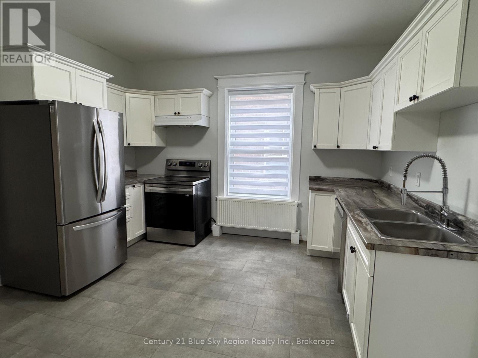 136 Second Avenue E, North Bay, Ontario  P1B 1L2 - Photo 4 - X12409067