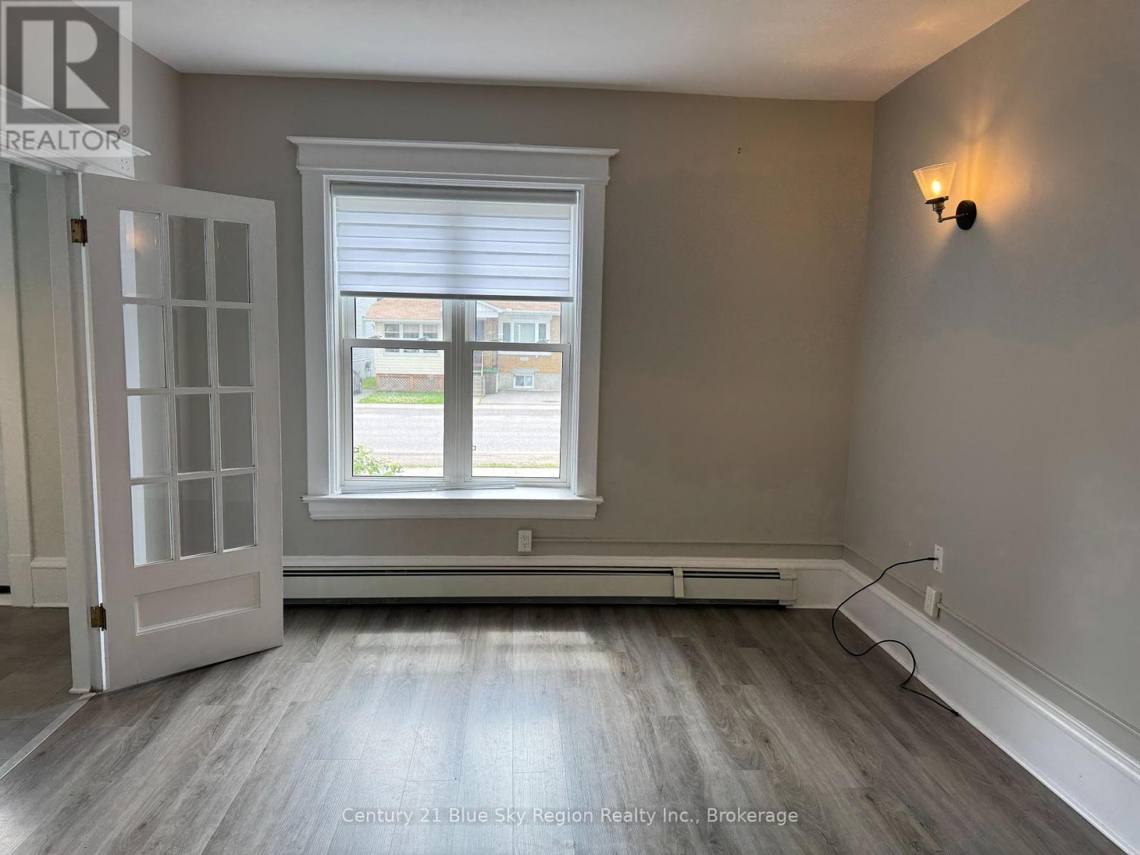 136 Second Avenue E, North Bay, Ontario  P1B 1L2 - Photo 6 - X12409067