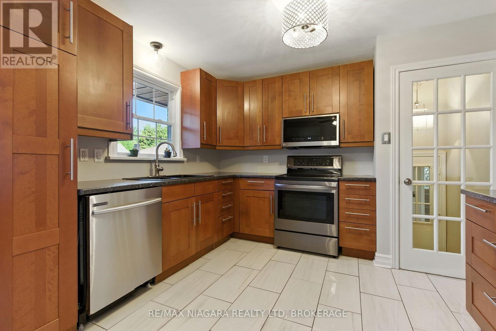 6775 Joyce Avenue, Niagara Falls, Ontario  L2G 4R6 - Photo 11 - X12409010