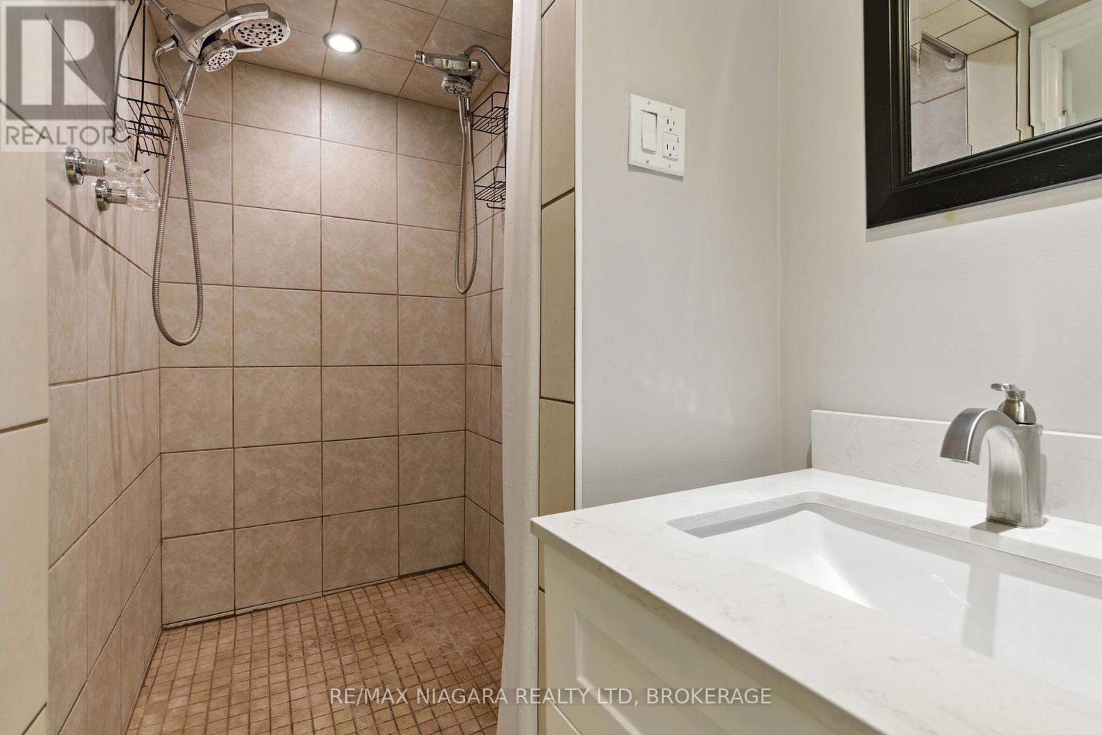 6775 Joyce Avenue, Niagara Falls, Ontario  L2G 4R6 - Photo 32 - X12409010