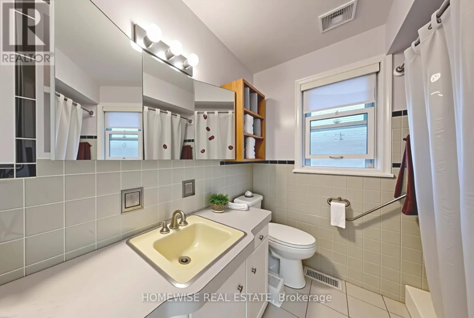 142 Betty Ann Drive, Toronto, Ontario  M2N 1X4 - Photo 12 - C12408809