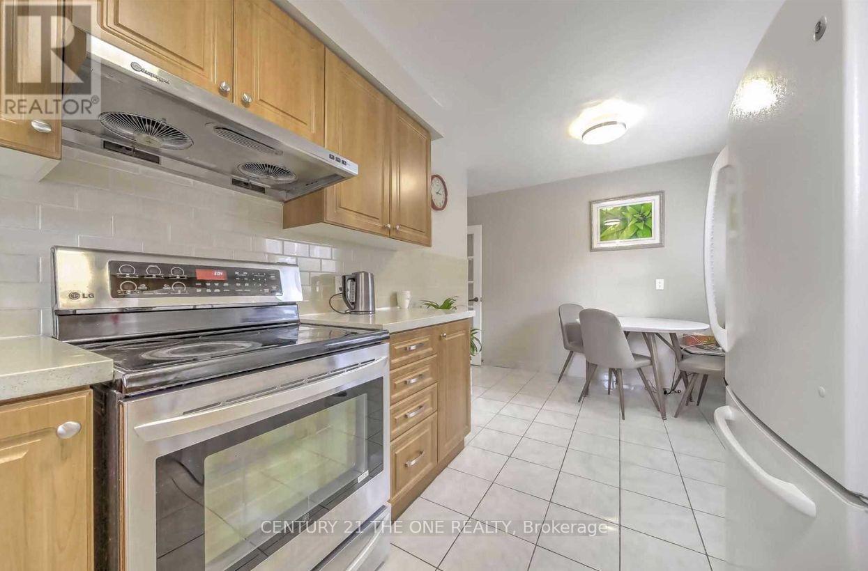 45 Greyhound Drive, Toronto, Ontario  M2H 1K2 - Photo 10 - C12408825