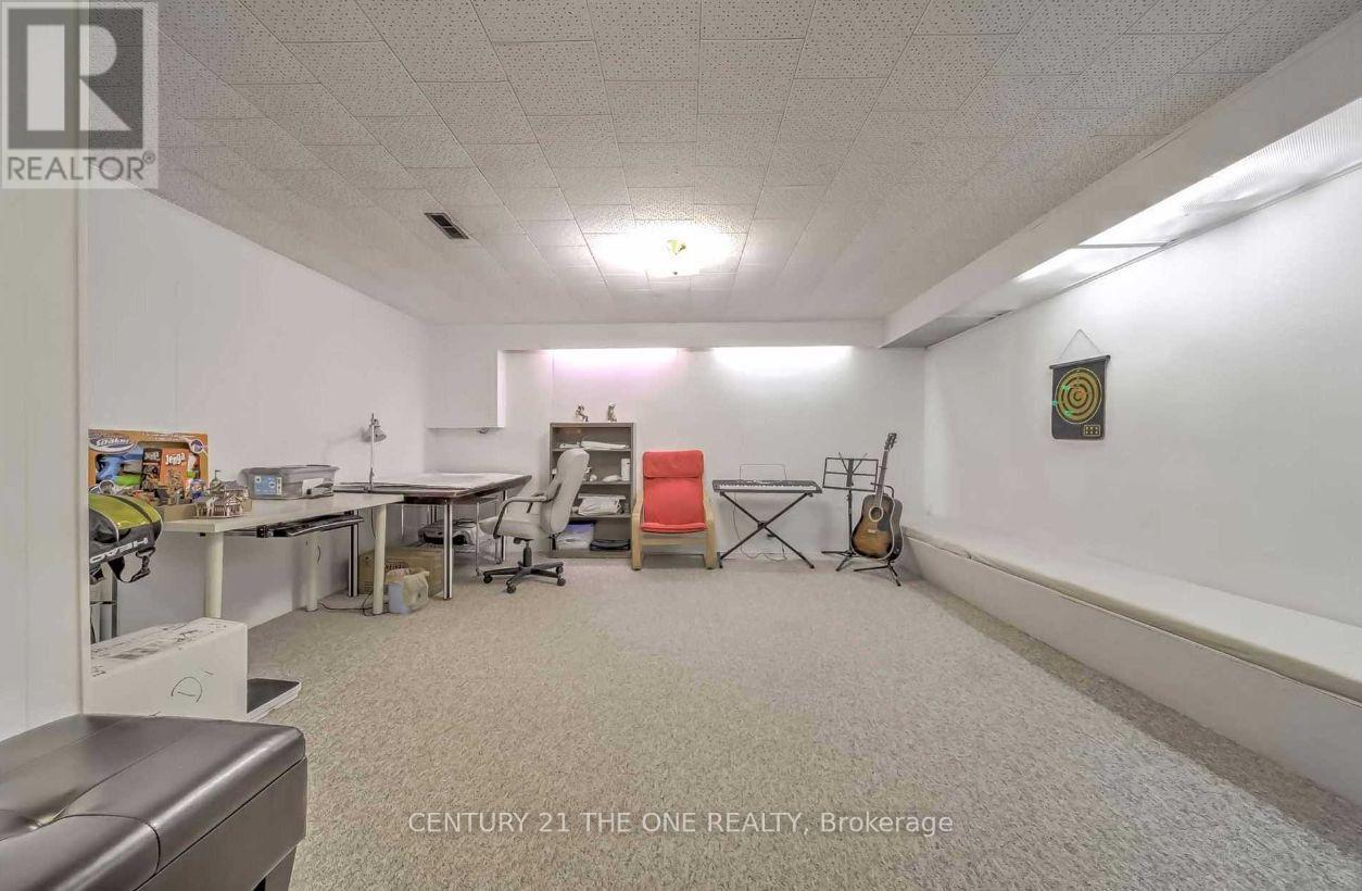 45 Greyhound Drive, Toronto, Ontario  M2H 1K2 - Photo 16 - C12408825