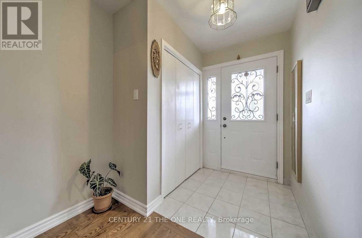 45 Greyhound Drive, Toronto, Ontario  M2H 1K2 - Photo 2 - C12408825