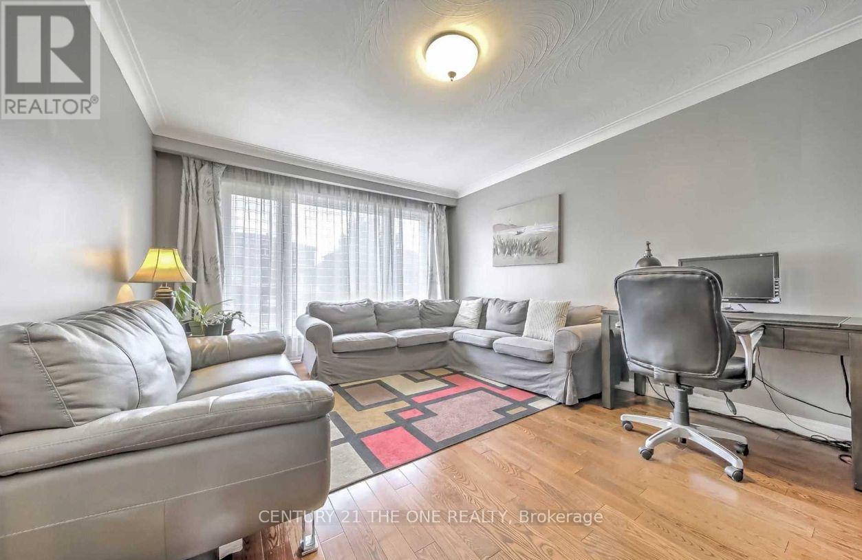 45 Greyhound Drive, Toronto, Ontario  M2H 1K2 - Photo 3 - C12408825