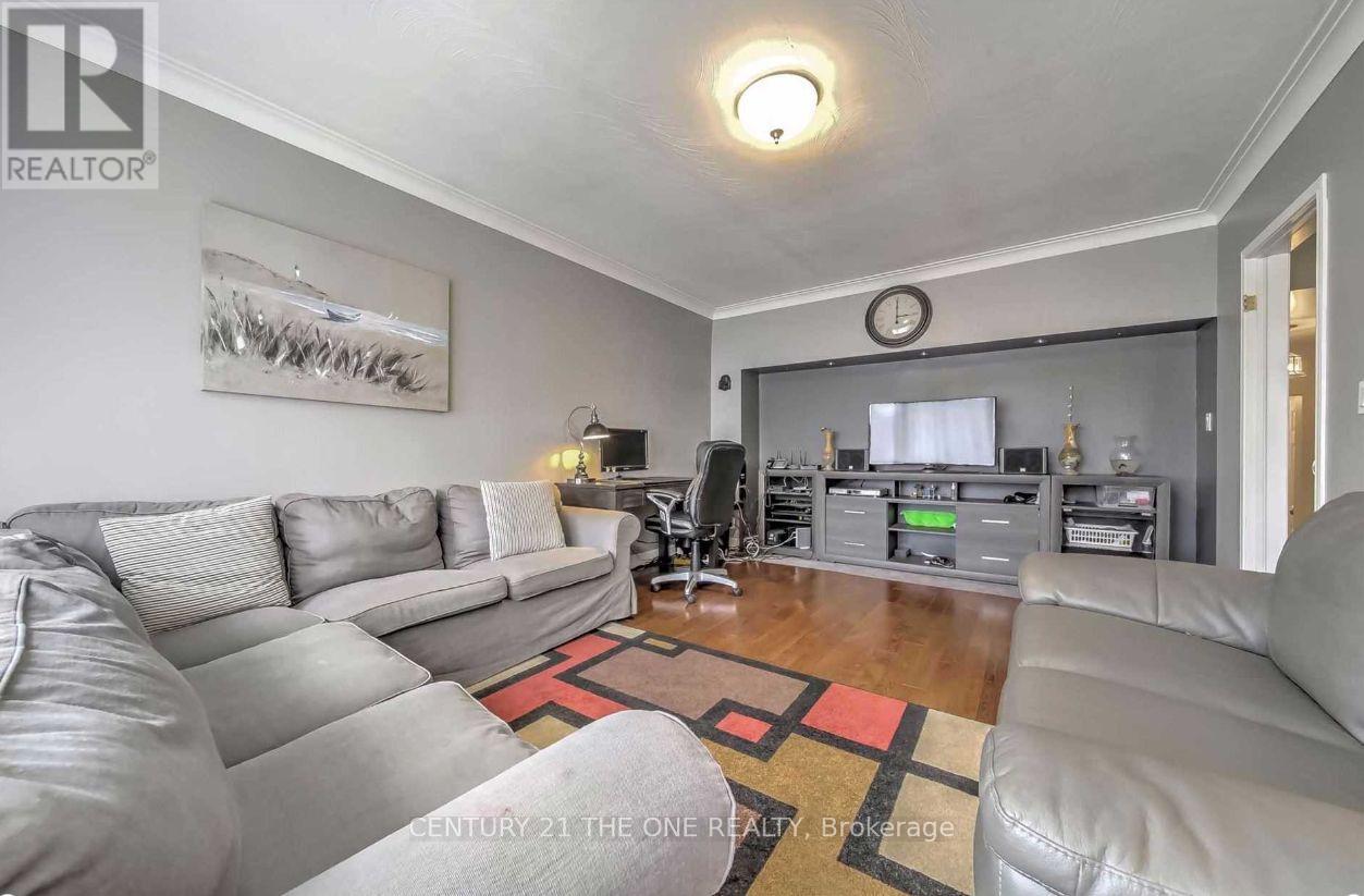 45 Greyhound Drive, Toronto, Ontario  M2H 1K2 - Photo 4 - C12408825