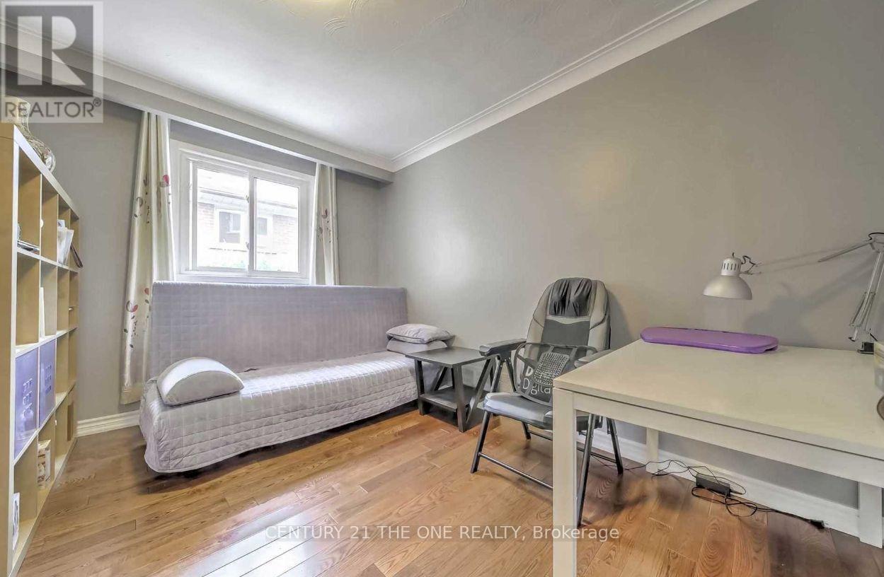 45 Greyhound Drive, Toronto, Ontario  M2H 1K2 - Photo 7 - C12408825