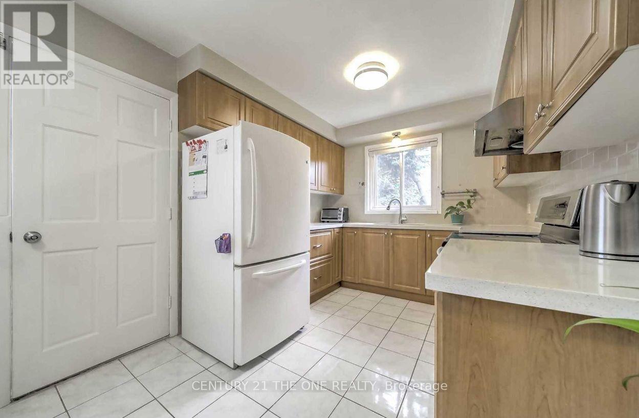 45 Greyhound Drive, Toronto, Ontario  M2H 1K2 - Photo 9 - C12408825