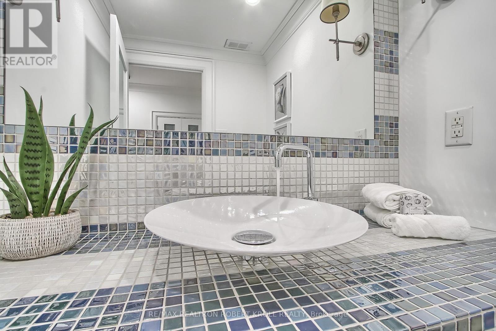 406 - 55a Avenue Road, Toronto, Ontario  M5R 2G3 - Photo 25 - C12408860
