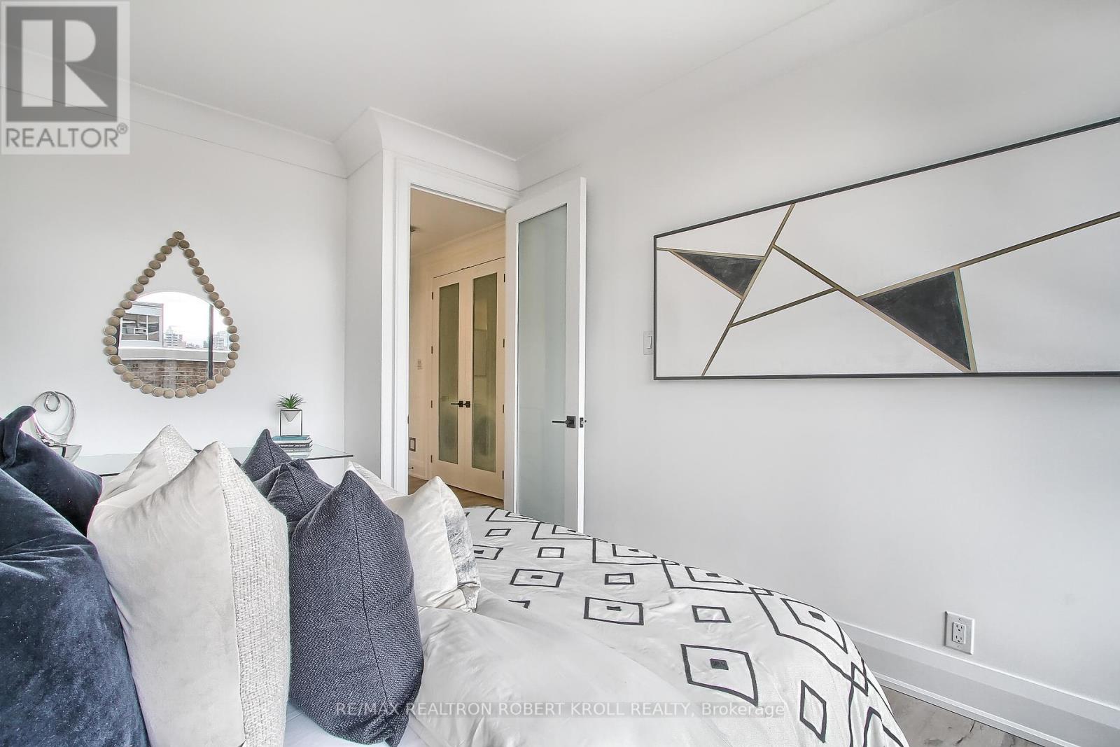 406 - 55a Avenue Road, Toronto, Ontario  M5R 2G3 - Photo 37 - C12408860