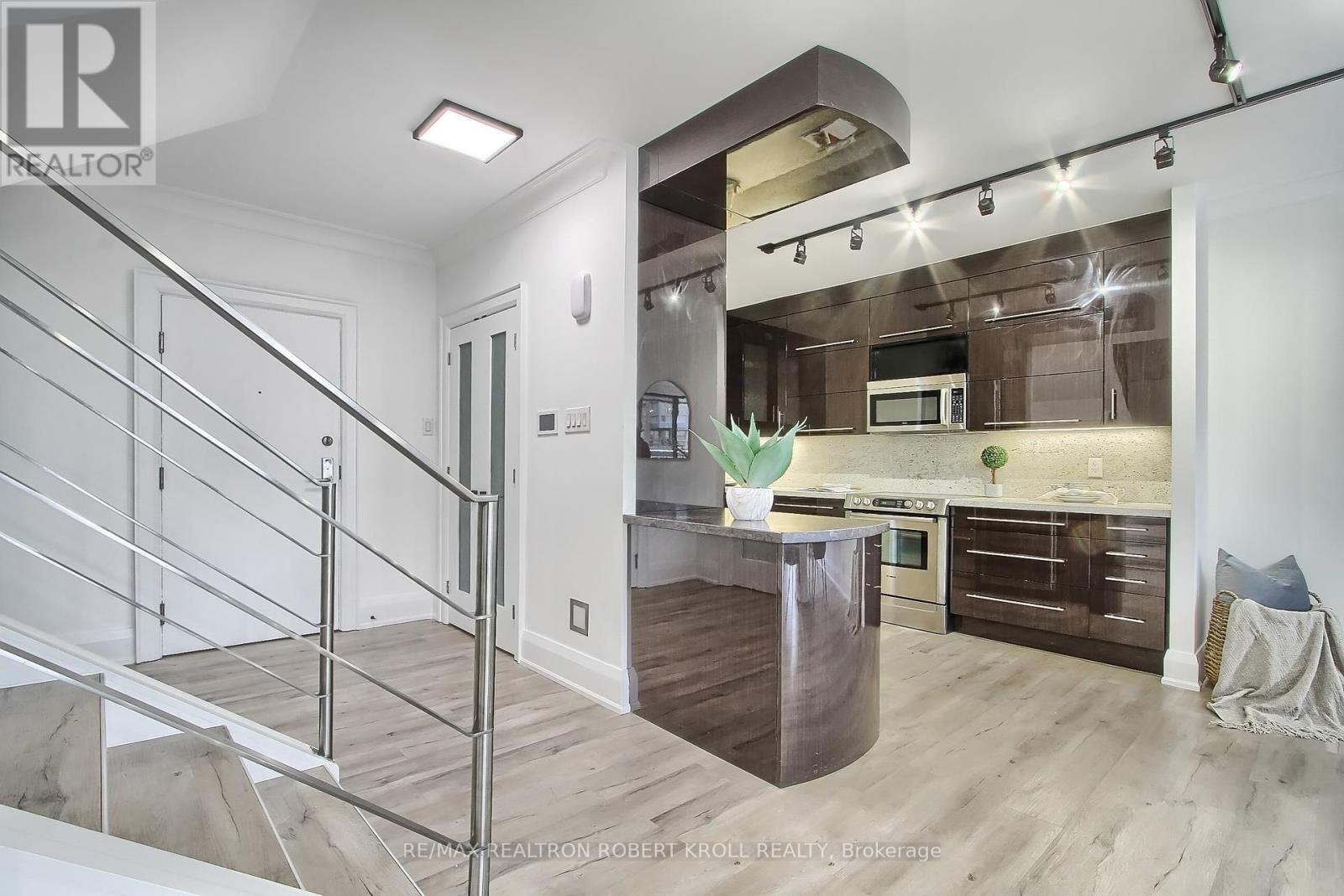 406 - 55a Avenue Road, Toronto, Ontario  M5R 2G3 - Photo 9 - C12408860