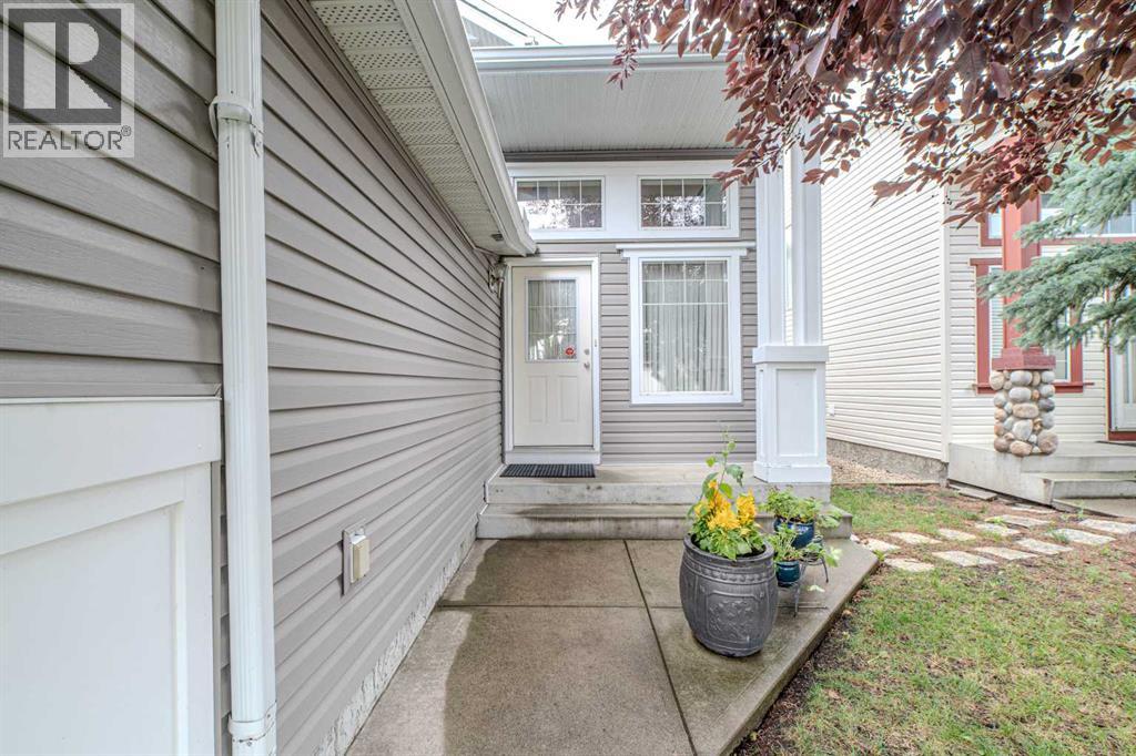 192 Somerglen Common Sw, Calgary, Alberta  T2Y 4E8 - Photo 3 - A2255767
