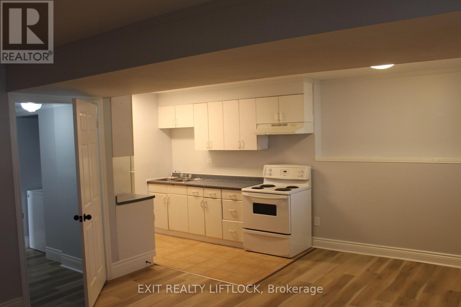 166 Stewart Street, Peterborough, Ontario  K9J 3M5 - Photo 12 - X12408920