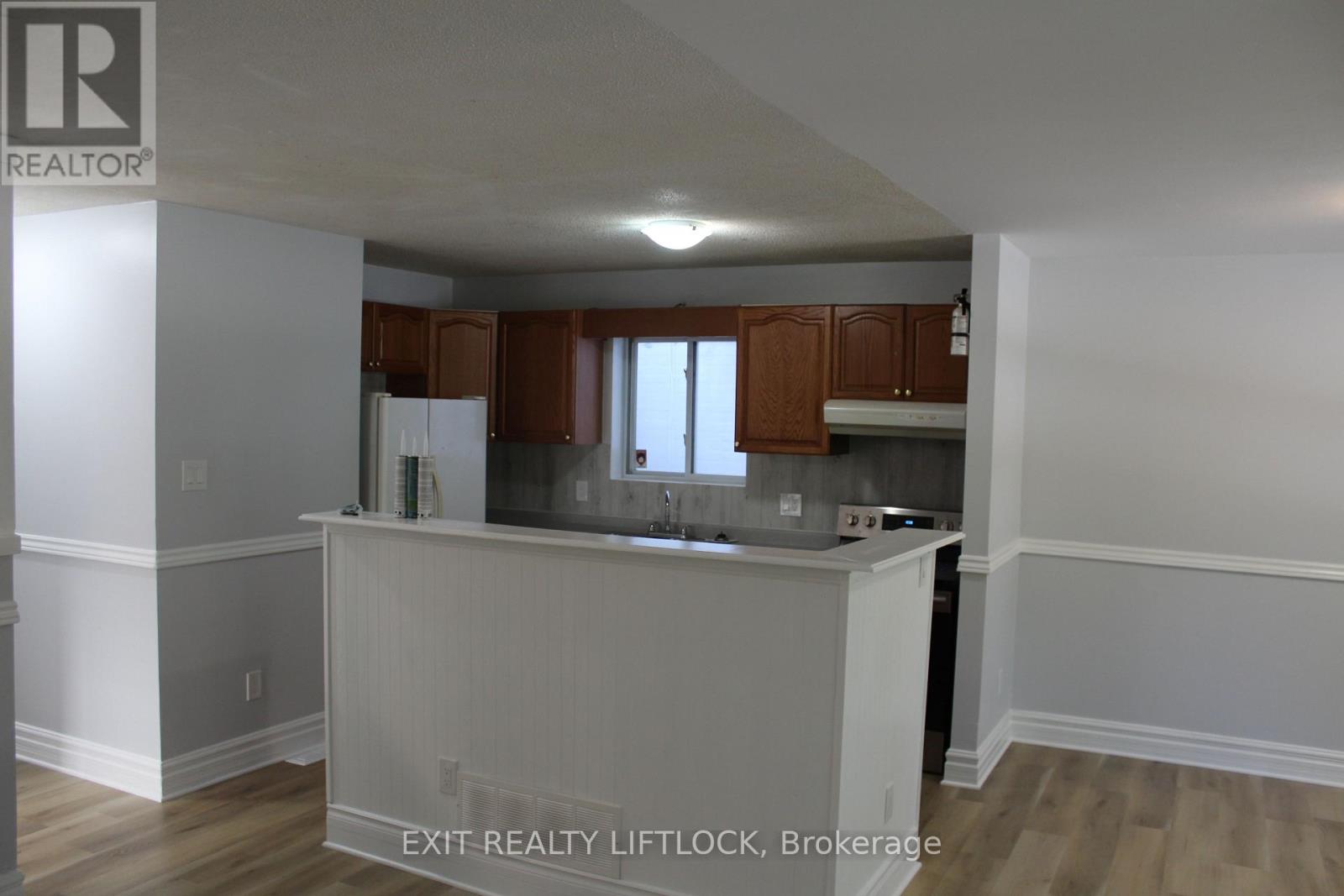 166 Stewart Street, Peterborough, Ontario  K9J 3M5 - Photo 3 - X12408920