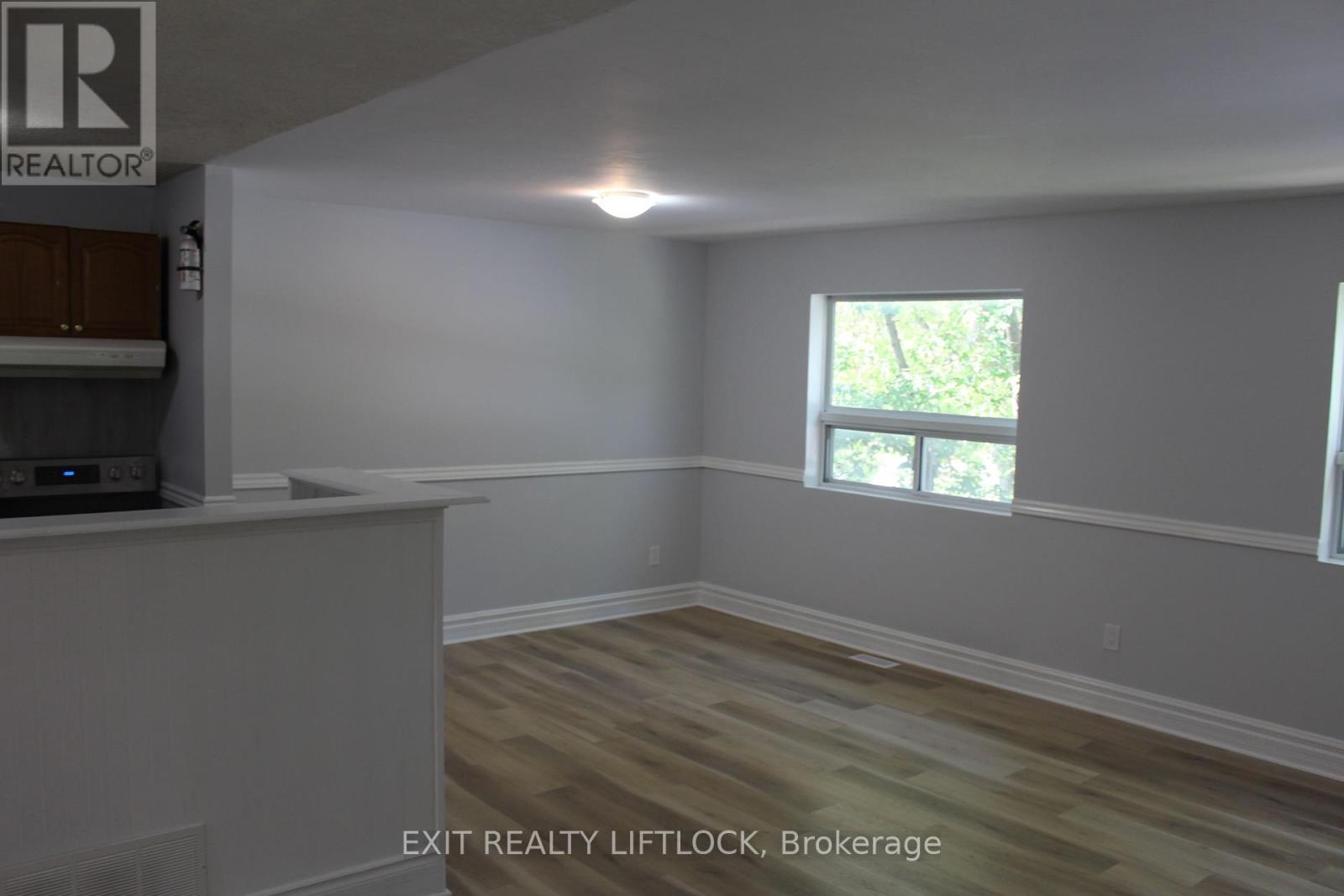 166 Stewart Street, Peterborough, Ontario  K9J 3M5 - Photo 5 - X12408920