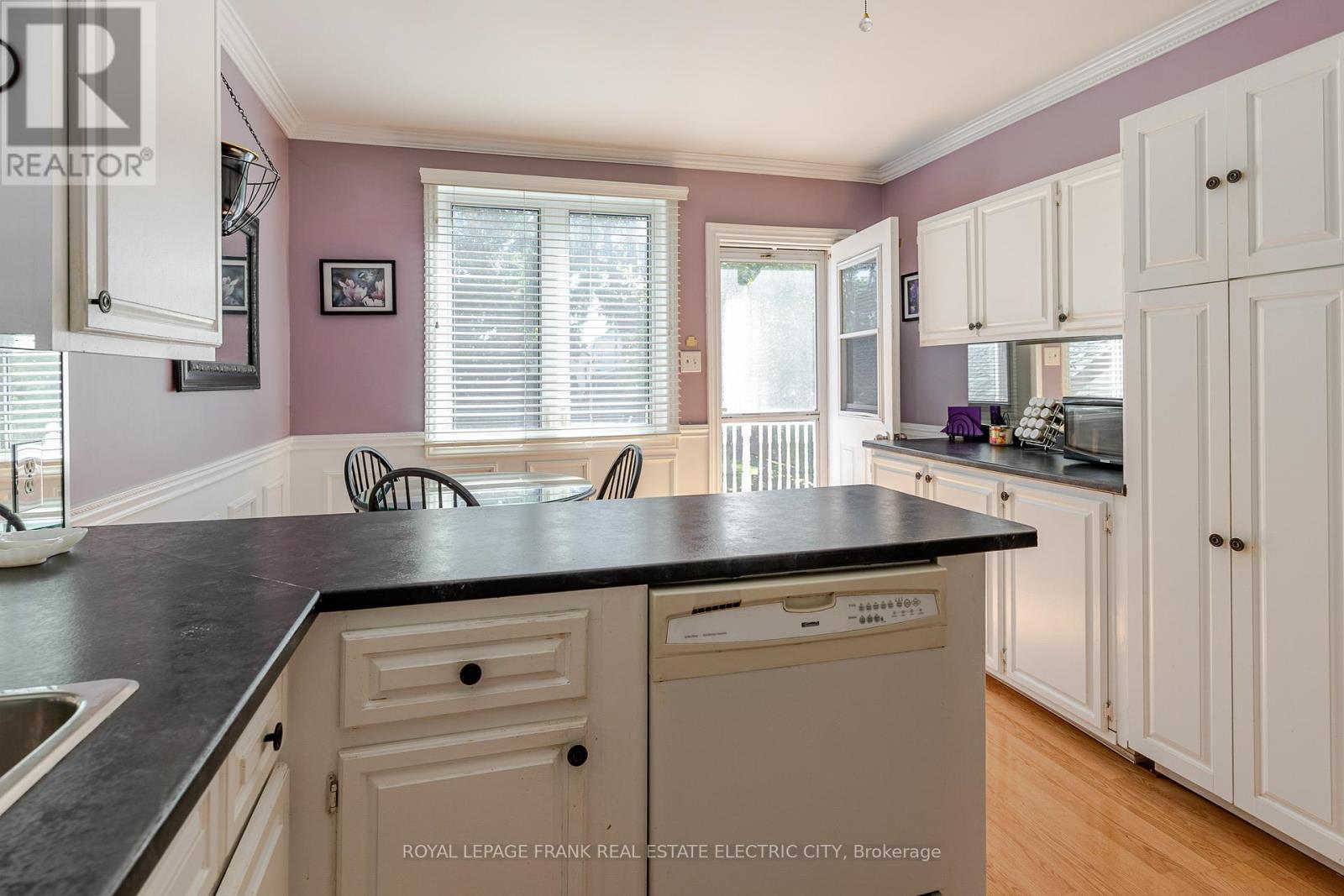 287 Mcgill Street, Peterborough, Ontario  K9J 1W4 - Photo 21 - X12409049