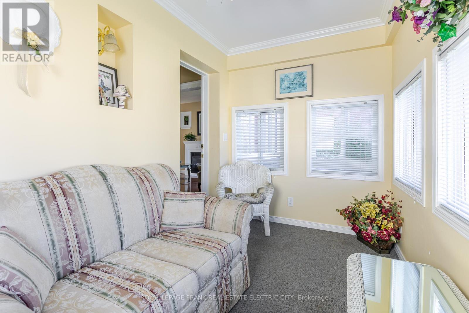 287 Mcgill Street, Peterborough, Ontario  K9J 1W4 - Photo 5 - X12409049