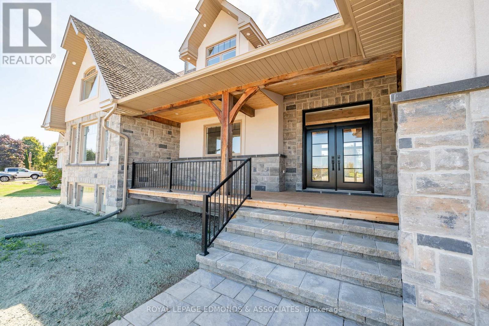 14 Fairway Drive N, Petawawa, Ontario  K8A 8N2 - Photo 4 - X12007027