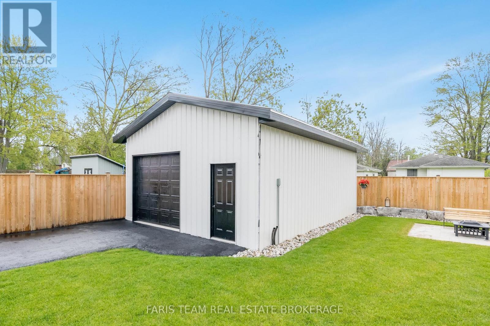 1135 Poplar Drive, Innisfil, Ontario  L0L 1R0 - Photo 26 - N12408833