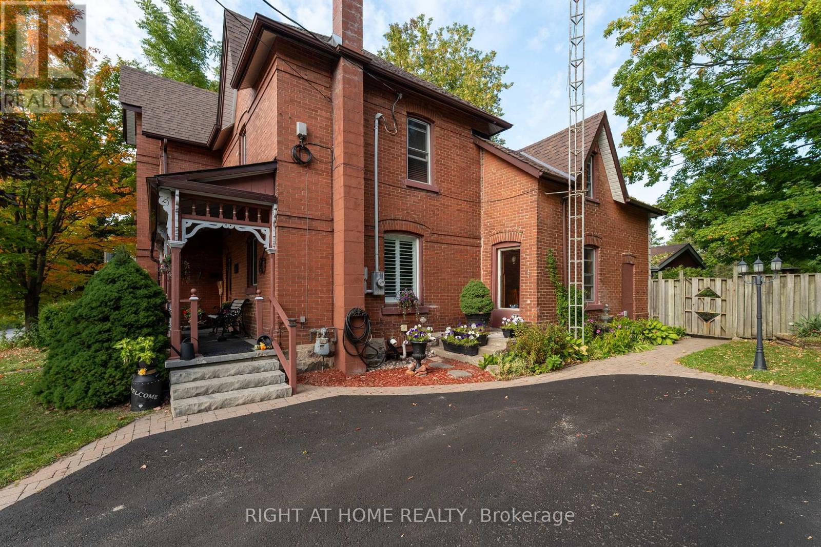 220 Barrie Street, Essa (Thornton), Ontario  L0L 2N0 - Photo 3 - N12408844