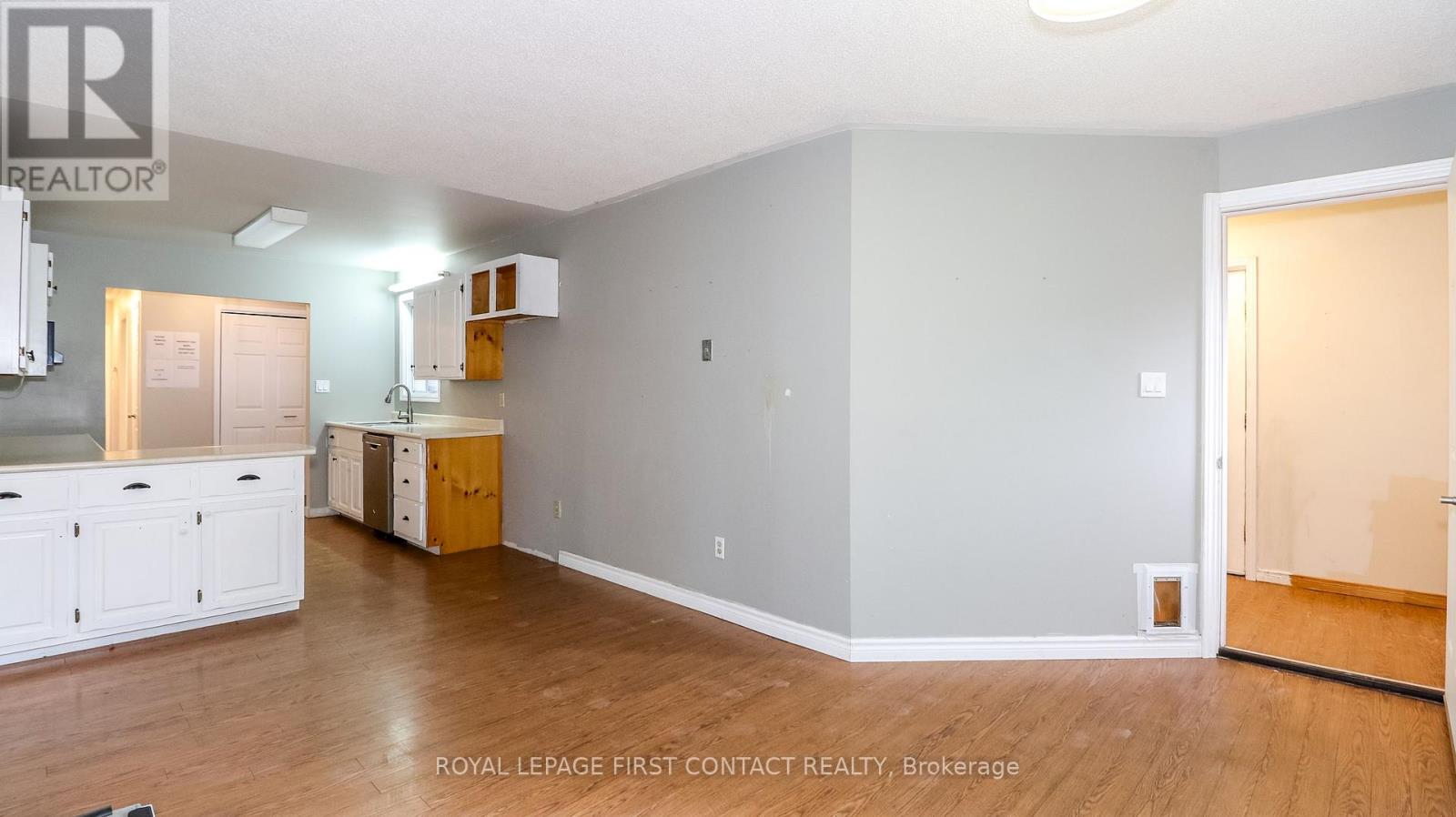 24 Howard Avenue, Tiny, Ontario  L0L 2T0 - Photo 11 - S12408791