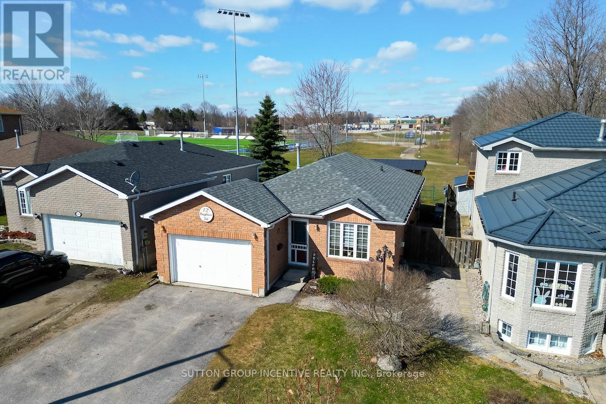 12 Brighton Road, Barrie, Ontario  L4M 6S5 - Photo 2 - S12408848