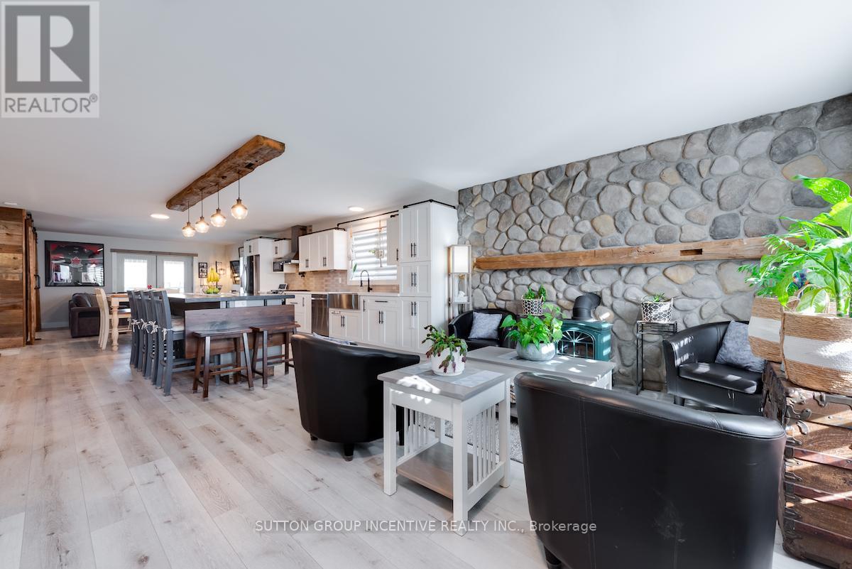 12 Brighton Road, Barrie, Ontario  L4M 6S5 - Photo 4 - S12408848