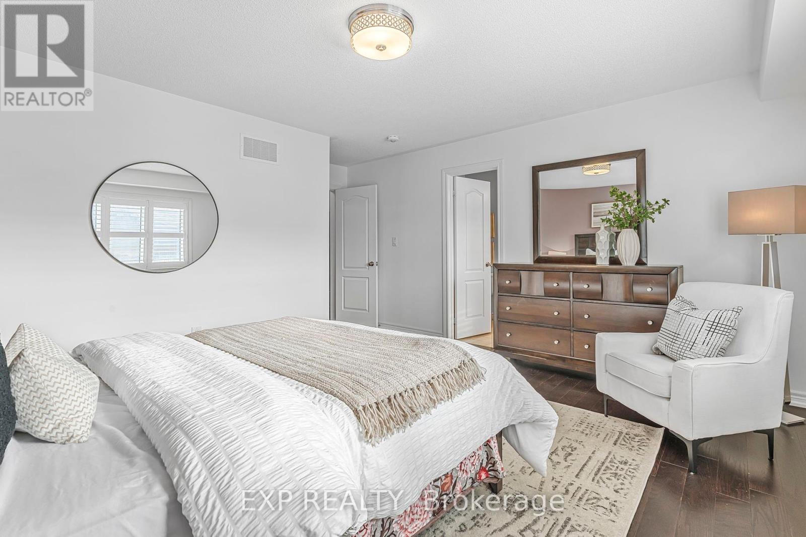 392 Grindstone Trail, Oakville, Ontario  L6H 0S1 - Photo 16 - W12408801