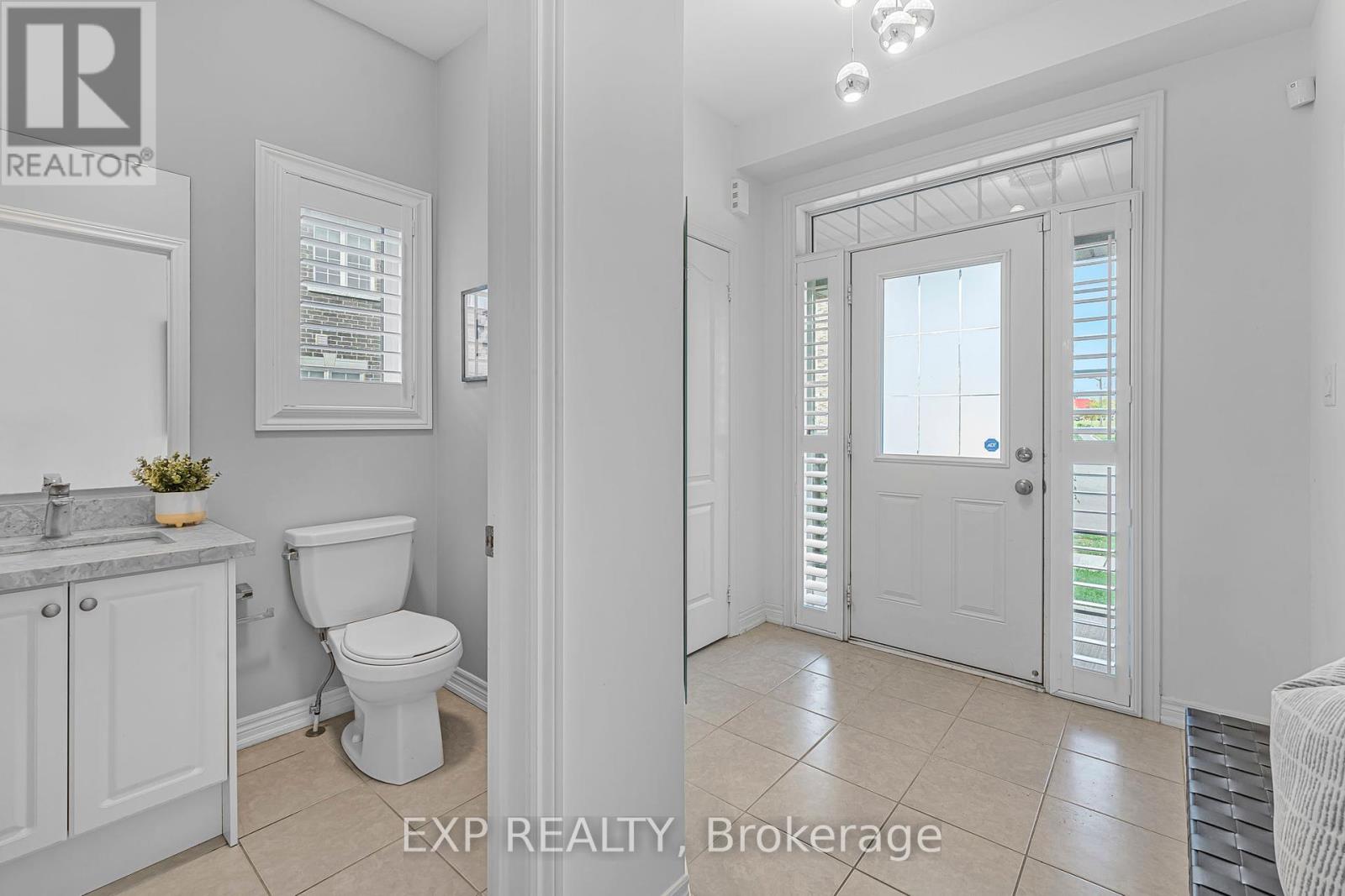 392 Grindstone Trail, Oakville, Ontario  L6H 0S1 - Photo 2 - W12408801
