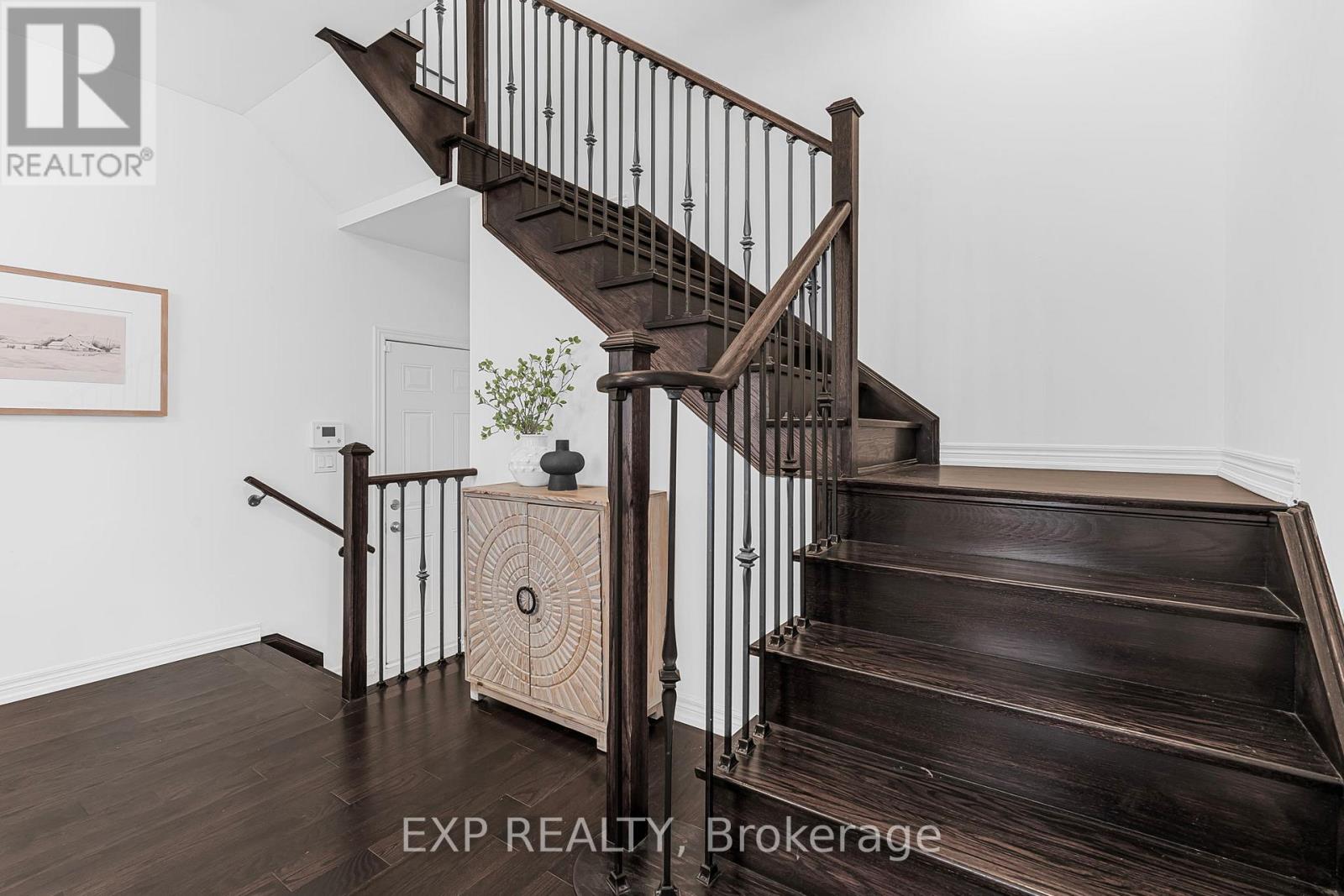 392 Grindstone Trail, Oakville, Ontario  L6H 0S1 - Photo 7 - W12408801